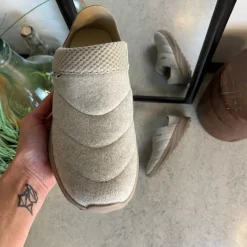 Behagelig hjemmesko i gråt filt fra CMP