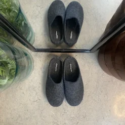 Behagelig hjemmesko i mørkegrå filt