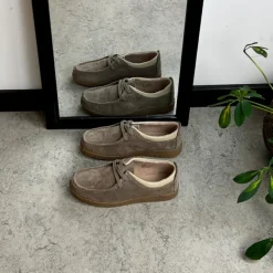 Beige ruskindssko med rågummisål