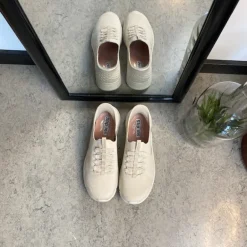 Beige Skechers slip-ins med svangstøtte