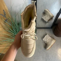 Beige vinterstøvle med lækkert blødt for