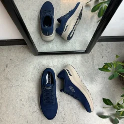 Blå herresko fra Skechers med ekstra svangstøtte