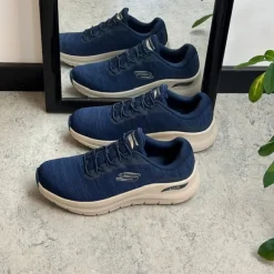 Blå herresko fra Skechers med ekstra svangstøtte