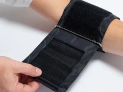 Blodtryksmåler med indbygget stetoskop