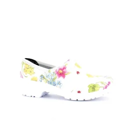 Blomstret forårs træsko med forårs blomster med kap