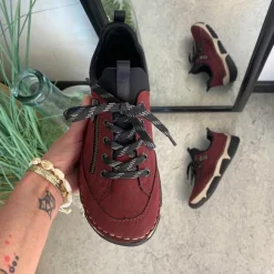 Bordeux sneakers fra Rieker med god stødabsorbering