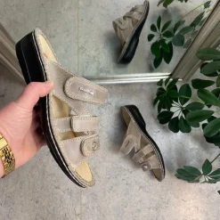 Bred skind slip on til knyster