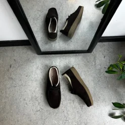 Brun ruskindssko med rågummisål