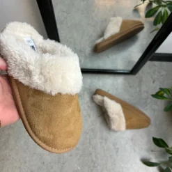 Brun Slip on hjemmesko med god bredde