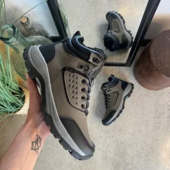 Brun vandafvisende herreankelstøvle med varmt for, robust TPR-sål og lynlås i siden