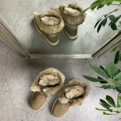 Brun vandtæt vinterstøvle fra Mols med pels kant