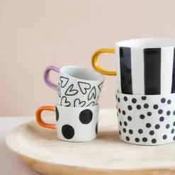 Caroline Gardner Mono Ditsy Spot krus – håndmalet stentøj med prikket design