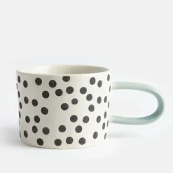 Caroline Gardner Mono Ditsy Spot krus – håndmalet stentøj med prikket design