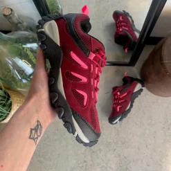 Damesko i bordeaux-pink med TPR-sål og snørebånd – åndbar og komfortabel