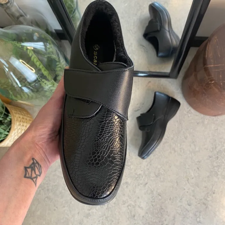 Damesko i sort PU med velcrolukning og varmt for