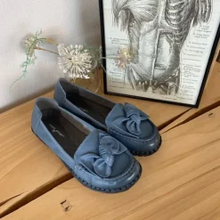 Elegant ballerina i blåt farvet skind