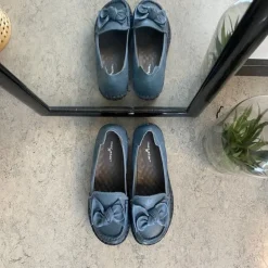 Elegant ballerina i blåt farvet skind