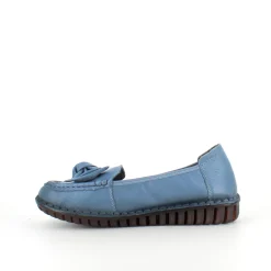 Elegant ballerina i blåt farvet skind