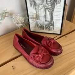 Elegant ballerina i bordeauxfarvet skind