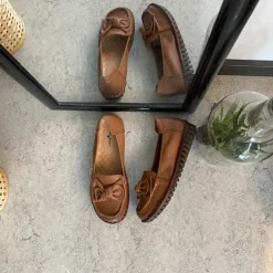 Elegant ballerina i brunt skind