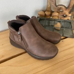 Elegant brun støvlet med meomory foam fra Skechers