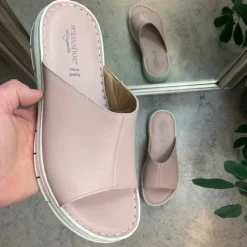 Elegant rosa slip on i skind fra Relaxshoe