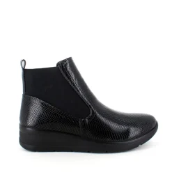 Elegant sort lakstøvle med bred elastikåbning