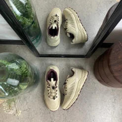 Endurance vandtæt sko i beige med stødabsorberende sål