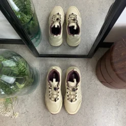 Endurance vandtæt sko i beige med stødabsorberende sål