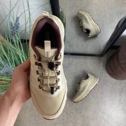 Endurance vandtæt sko i beige med stødabsorberende sål