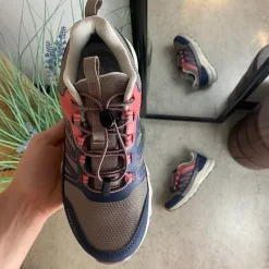 Endurance vandtæt sko i lilla med stødabsorberende sål