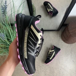 Endurance vandtæt sko i sort med stødabsorberende sål