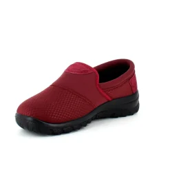 Fleksibel sko med skridhæmmende såler