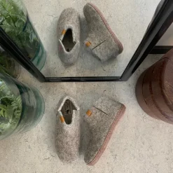 Green Comfort uld hjemmesko med Støt Brysterne logo