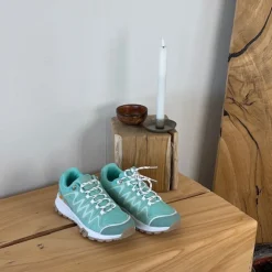 Grøn sko med åndbar overdel og flotte detaljer