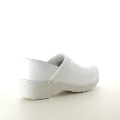 Hvid fleksibel Sanita-træsko med hælkappe.