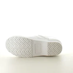 Hvid fleksibel Sanita-træsko med hælkappe.