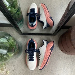 Hvid komfortsko med stødabsorberende sål