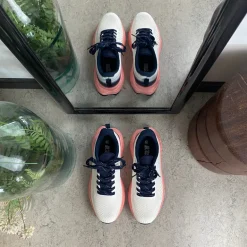 Hvid komfortsko med stødabsorberende sål