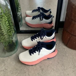 Hvid komfortsko med stødabsorberende sål