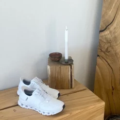 Hvid Skechers Slip-Ins sko med masser af støddæmpning