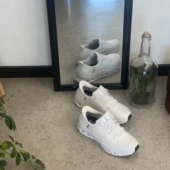 Hvid Skechers Slip-Ins sko med masser af støddæmpning