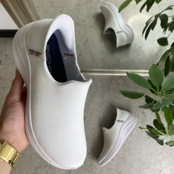 Hvid skind slip-in sko fra Skechers