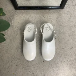 Hvid skind træsko med rem