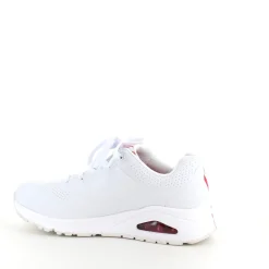 Hvid sko fra Skechers med flotte detaljer