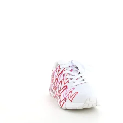 Hvid sko fra Skechers med flotte detaljer