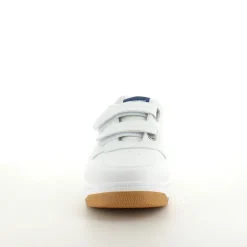 Hvid sko med velcroremme og ekstra stødabsorbering i hælen