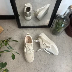 Hvid sommersko med sølv effekter