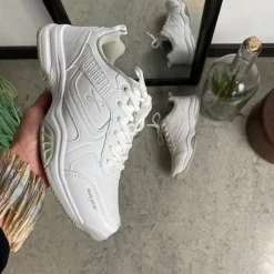 Hvide kondisko med svangstøtte