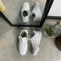 Hvide kondisko med svangstøtte